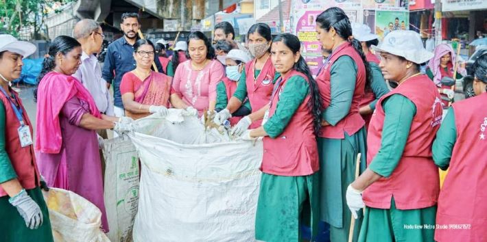 കാവ് പരിസരം ശുചീകരിച്ചു; ശേഖരിച്ചത് നൂറോളം ചാക്ക് മാലിന്യം