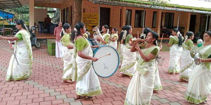 ആഘോഷം ഗംഭീരമാക്കാൻ ഹല്ലാബോല്‍ ബാൻ്റ് ട്രൂപ്പ് 