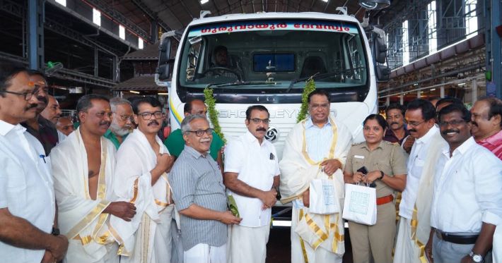 ഗുരുവായൂരിൽ വഴിപാടായി കുടിവെള്ള ടാങ്കർ ലോറി