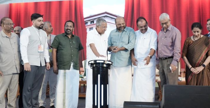 വിമാനയാത്ര ജനകീയമാക്കണം- മുഖ്യമന്ത്രി 