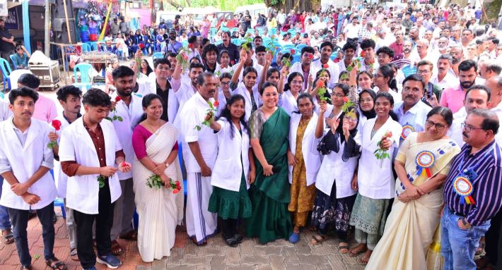 നാടിൻ്റെ ആഘോഷമായി എം.ബി.ബി.എസ്. ബാച്ചിൻ്റെ പ്രവേശനോത്സവം