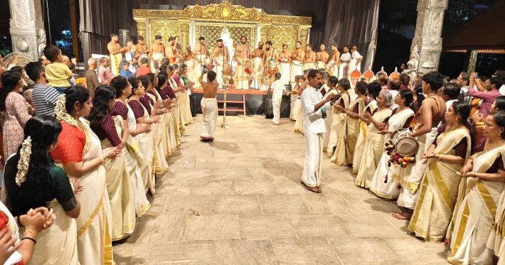 നൂറിലധികം ഗായകരുടെ കണ്ഠത്തിൽ നിന്ന് സോപാന സംഗീതം