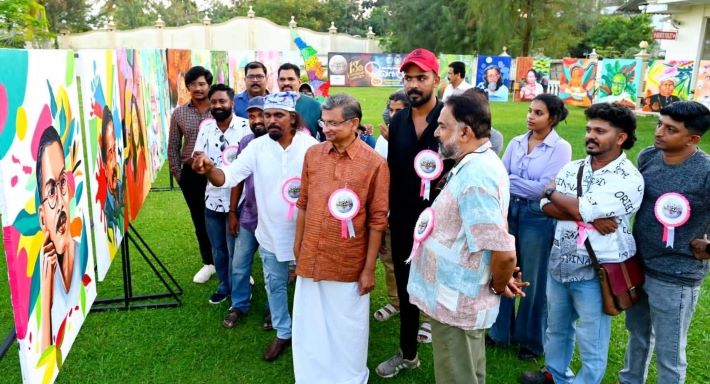 മൺമറഞ്ഞ സാഹിത്യകാരന്മാരും കവികളും നിറങ്ങളിൽ പുനർജനിച്ചു