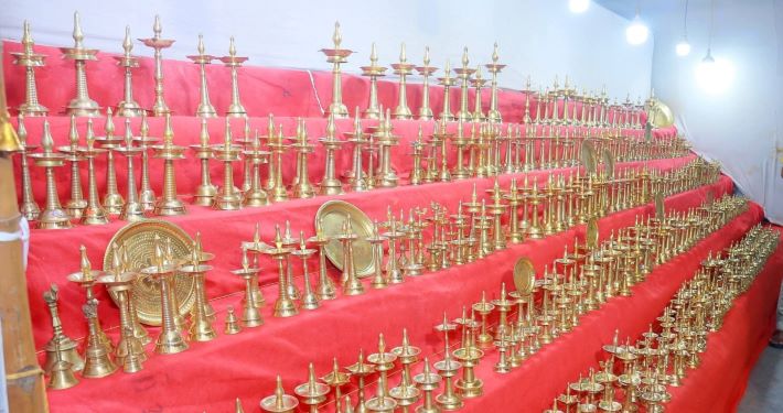 ഗുരുവായൂരില്‍ ദേവസ്വത്തിൻ്റെ വിളക്ക് ലേലം തുടങ്ങി