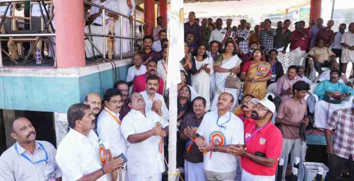 അഷ്ടമുടി വള്ളംകളി: ജലരാജാക്കന്മാരായി നിരണം ചുണ്ടൻ