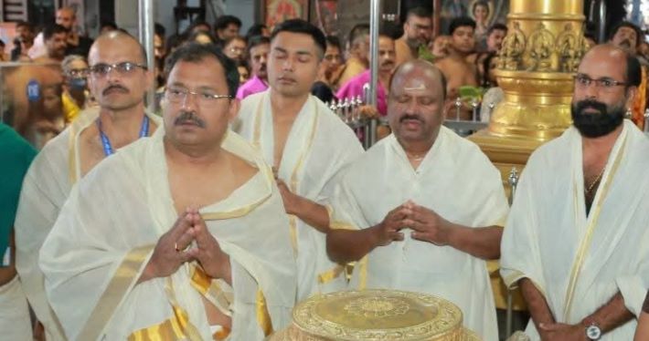 പശ്ചിമബംഗാൾ ഗവർണ്ണർ ക്ഷേത്ര ദർശനം നടത്തി