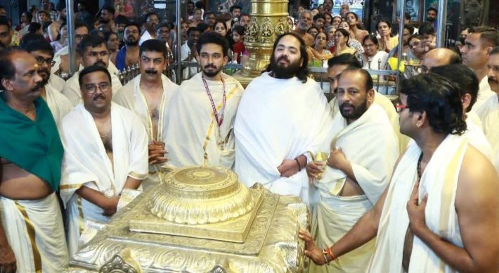 ആനന്ദ് അംബാനി ഗുരുവായൂർ ക്ഷേത്ര ദർശനം നടത്തി