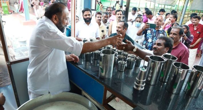 വേനൽ ചൂടിൽ ആശ്വാസമായി ഗുരുവായൂരിൽ തണ്ണീർ പന്തൽ  